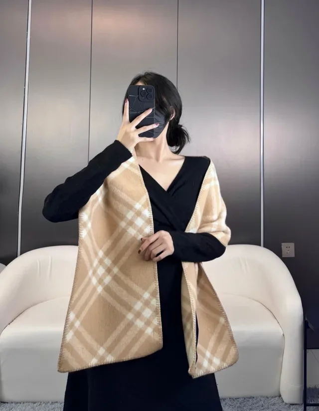 Cachecol Burberry Bege e Off-White Xadrez em Cashmere 2