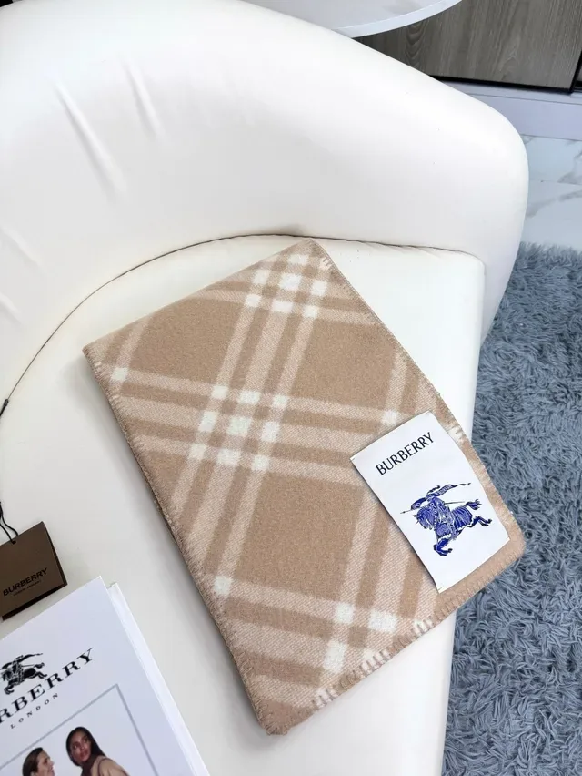 Cachecol Burberry Bege e Off-White Xadrez em Cashmere 5