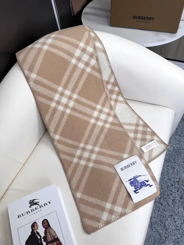 Cachecol Burberry Bege e Off-White Xadrez em Cashmere 6