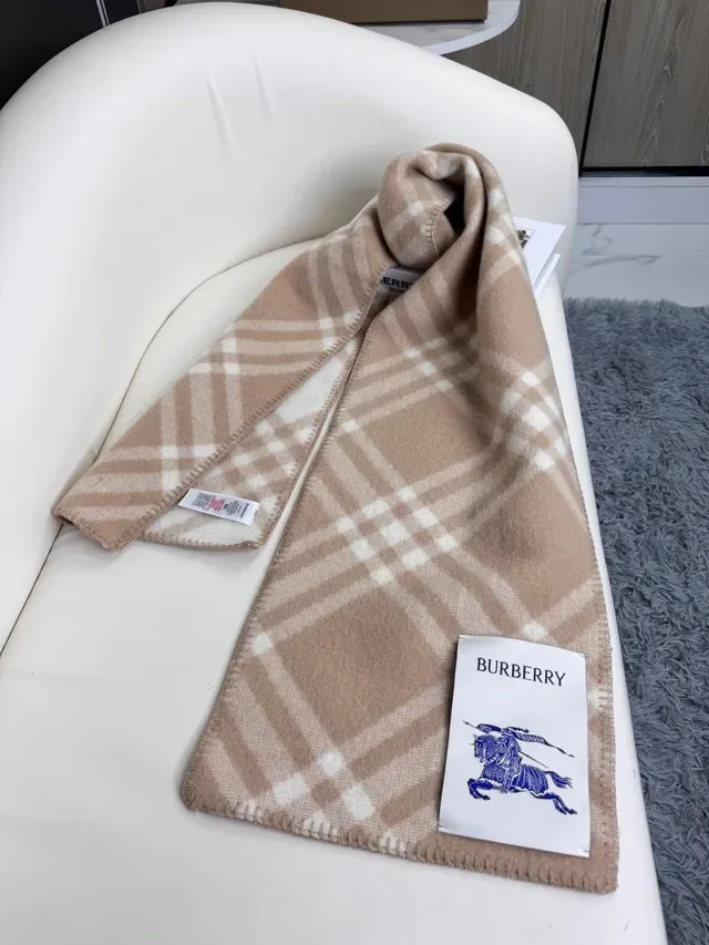 Cachecol Burberry Bege e Off-White Xadrez em Cashmere 7
