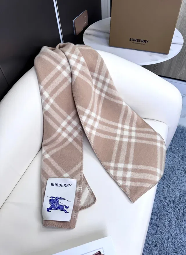 Cachecol Burberry Bege e Off-White Xadrez em Cashmere 8