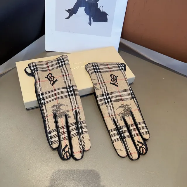 Burberry Beige Black Check-Patterned Monogrammed Leather Gloves 5