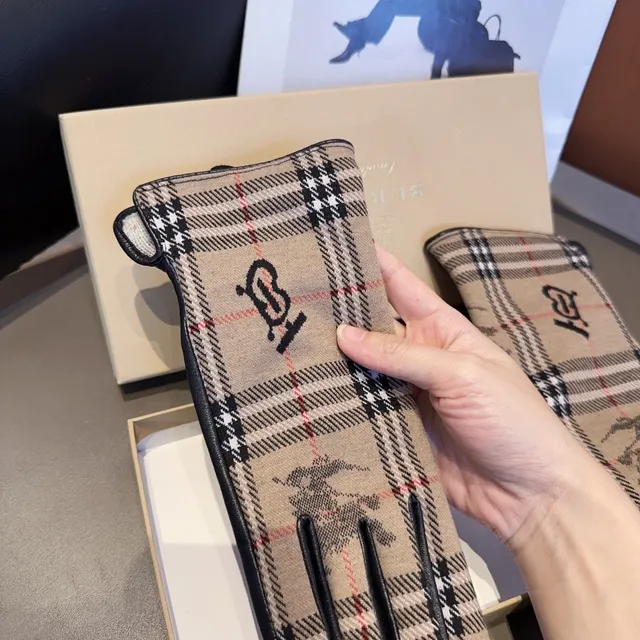 Burberry Beige Black Check-Patterned Monogrammed Leather Gloves 9