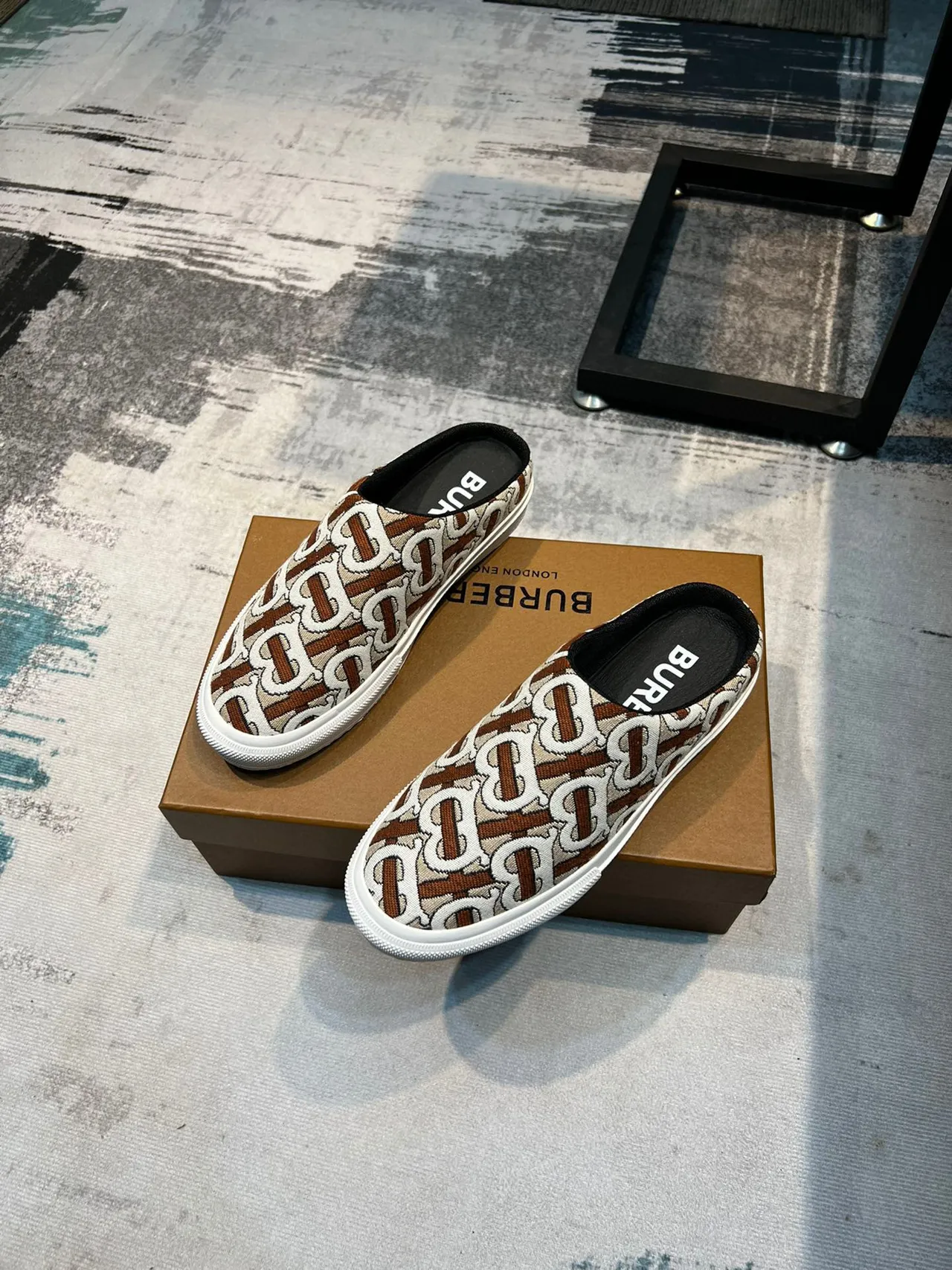 Burberry Bege Marrom com Monograma Lona Slip-On Mule Sapatos Casuais 5