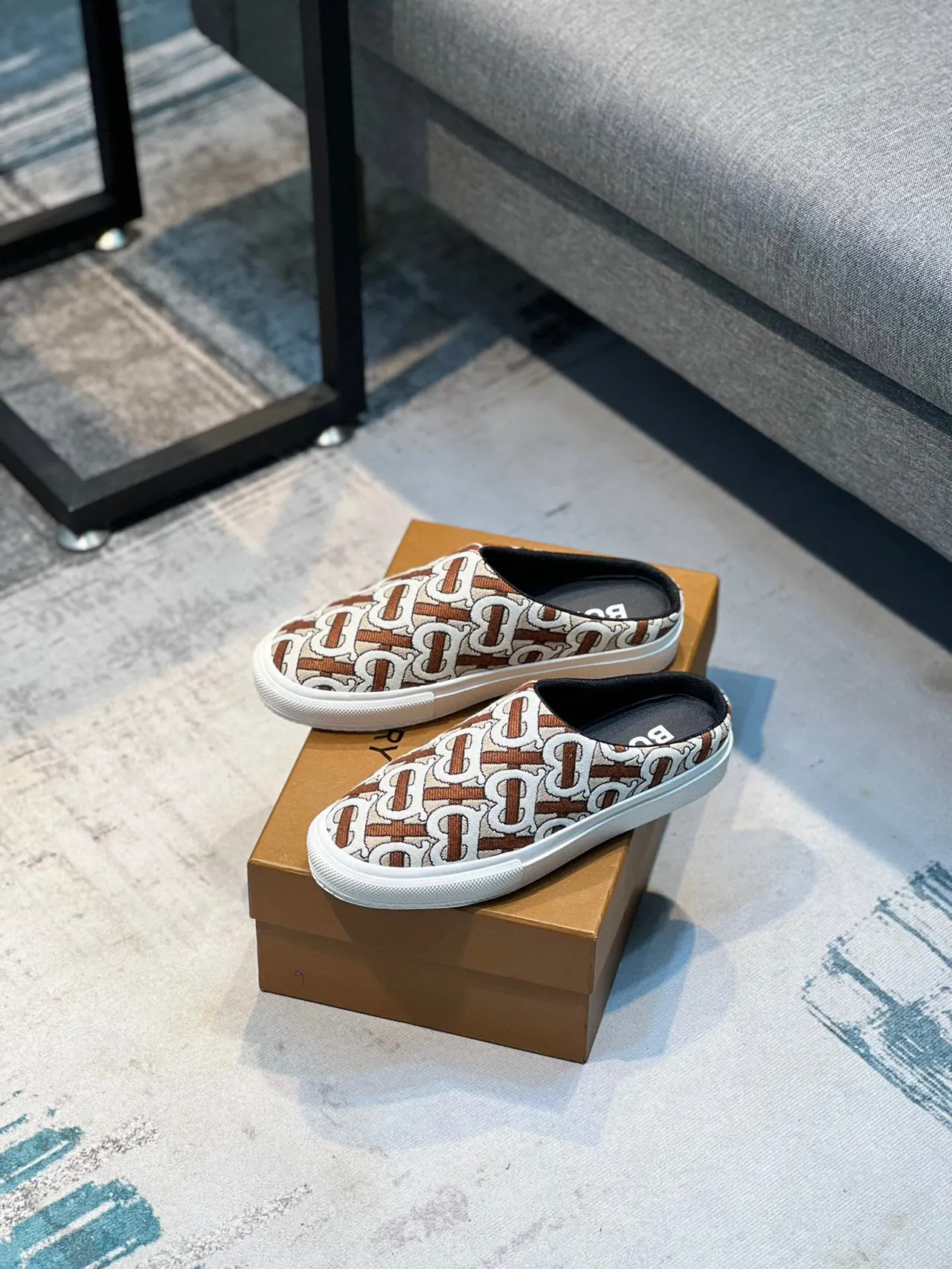Burberry Bege Marrom com Monograma Lona Slip-On Mule Sapatos Casuais 7