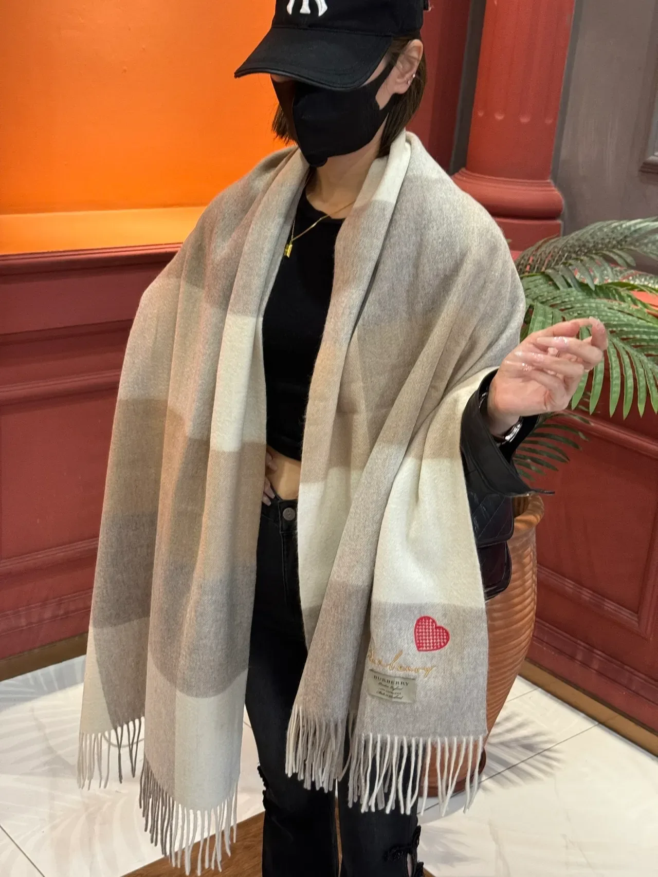 Burberry Beige Gray Large-Scale Check Pattern Fringed Edges Cashmere Scarf 2