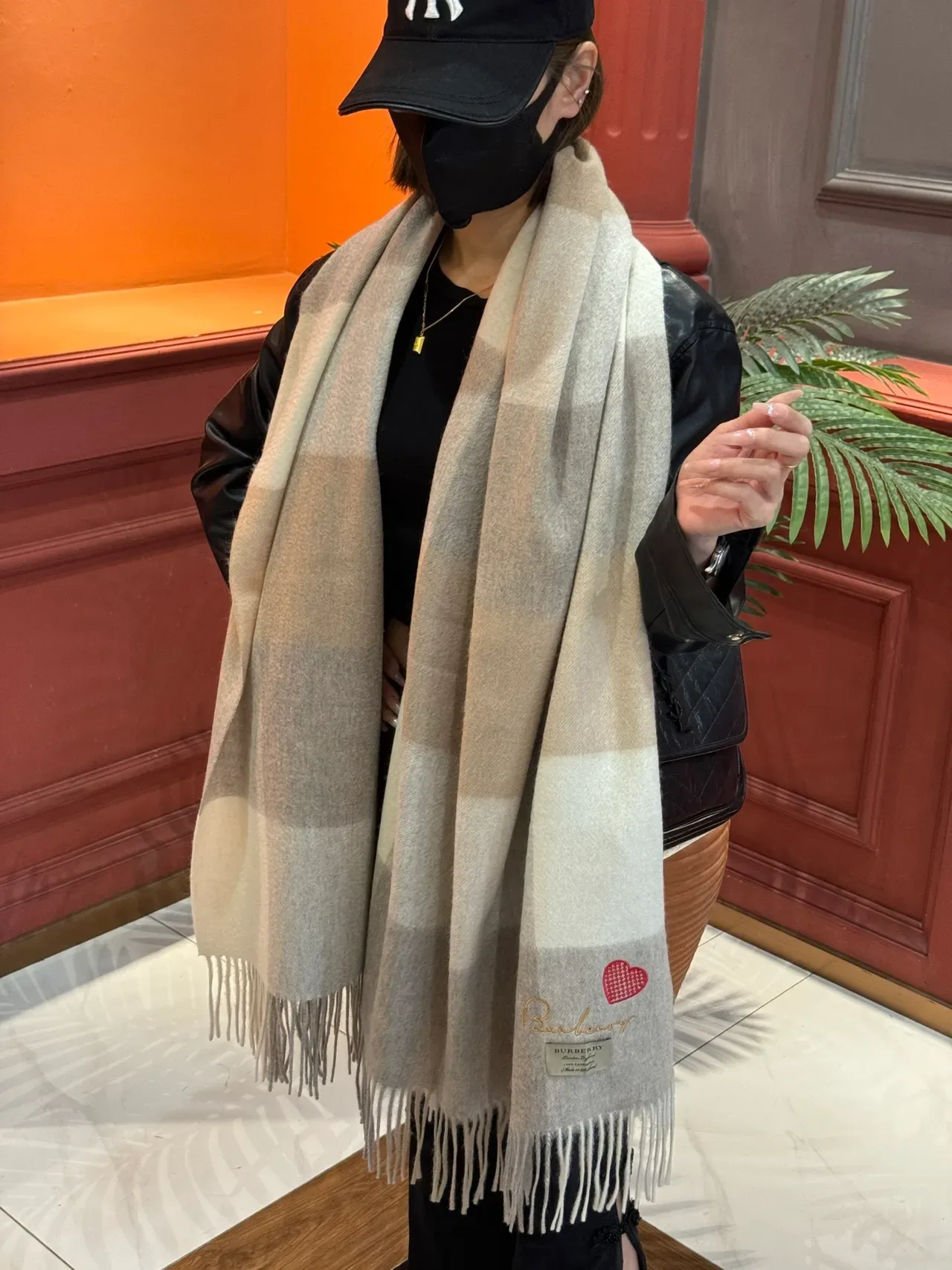 Burberry Beige Gray Large-Scale Check Pattern Fringed Edges Cashmere Scarf 3