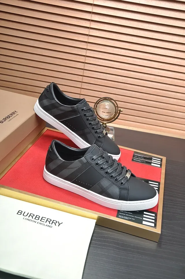 Burberry Sneakers Lifestyle Noir et Blanc Low-Top Upper Mixte 4