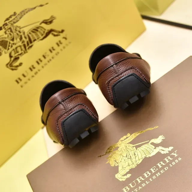 Burberry Marrom Prata Couro Texturizado Pebbled Metal TB Monograma Medalhão Loafer 2