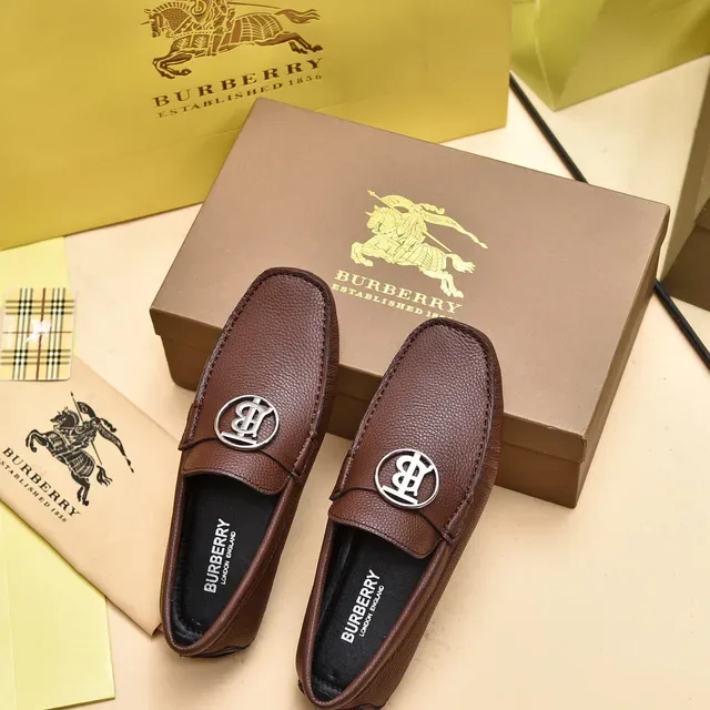 Burberry Marrom Prata Couro Texturizado Pebbled Metal TB Monograma Medalhão Loafer 3