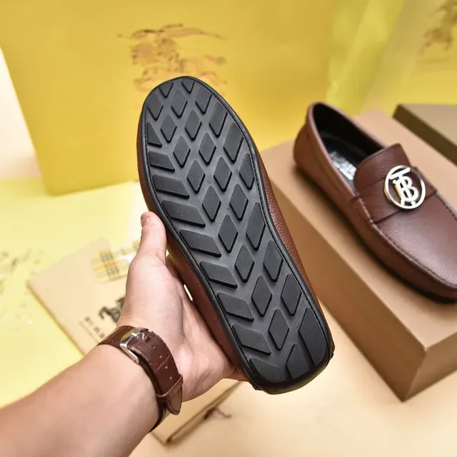Burberry Marrom Prata Couro Texturizado Pebbled Metal TB Monograma Medalhão Loafer 4