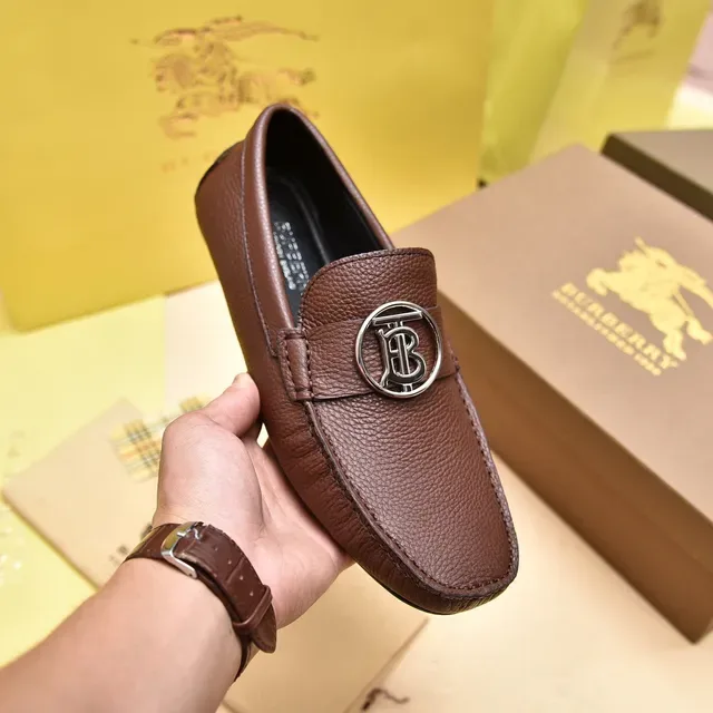 Burberry Marrom Prata Couro Texturizado Pebbled Metal TB Monograma Medalhão Loafer 6