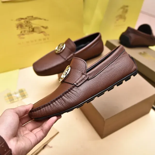 Burberry Marrom Prata Couro Texturizado Pebbled Metal TB Monograma Medalhão Loafer 7