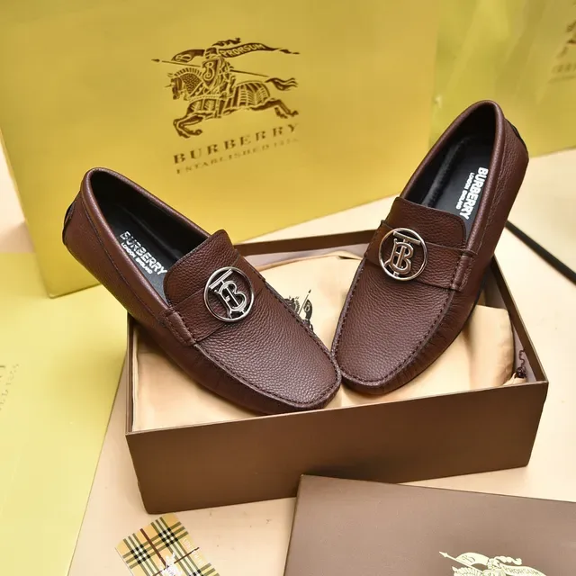 Burberry Marrom Prata Couro Texturizado Pebbled Metal TB Monograma Medalhão Loafer 8