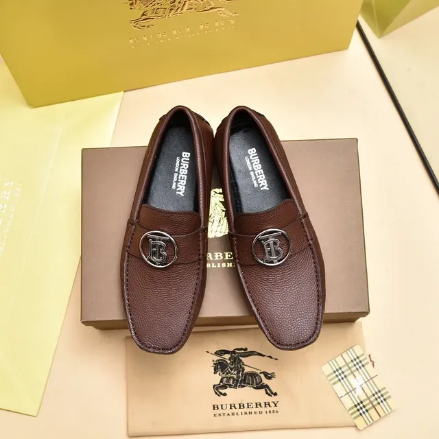 Burberry Marrom Prata Couro Texturizado Pebbled Metal TB Monograma Medalhão Loafer 9