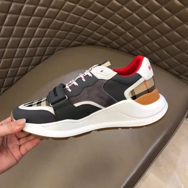 Burberry Knight semelles noires et blanches panneaux motif à carreaux sneakers chunky 2