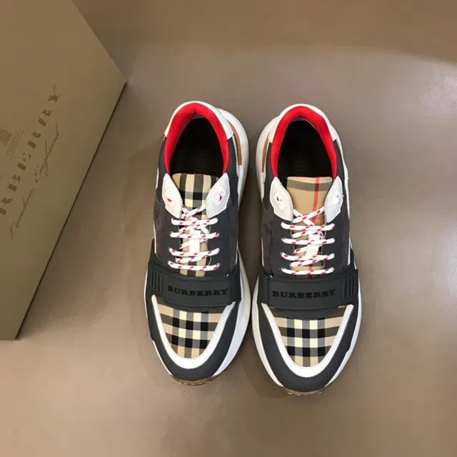 Burberry Knight semelles noires et blanches panneaux motif à carreaux sneakers chunky 4