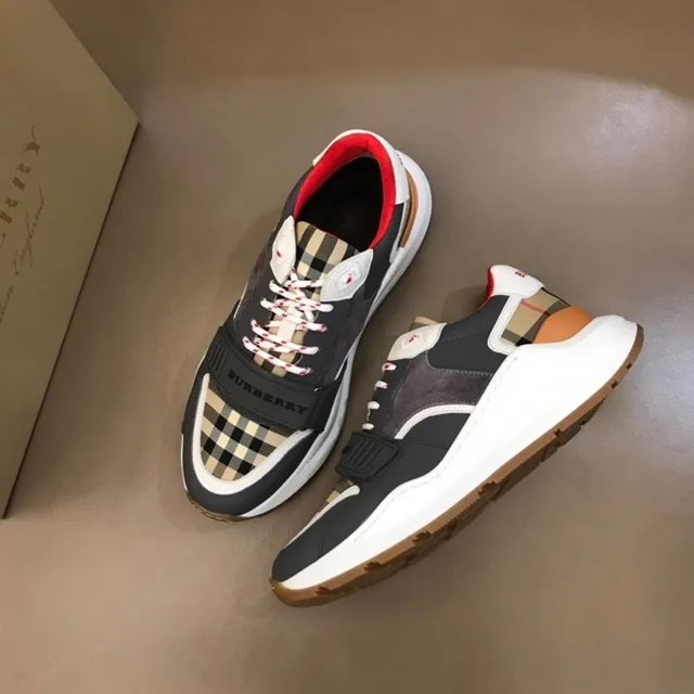 Burberry Knight semelles noires et blanches panneaux motif à carreaux sneakers chunky 9