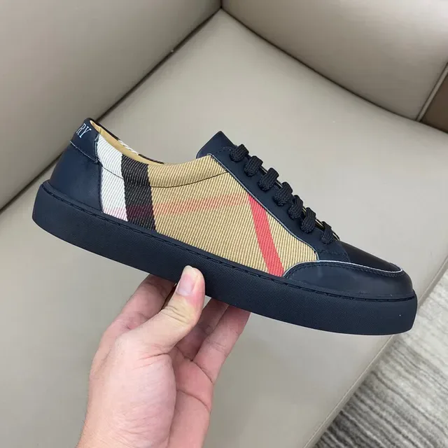 Burberry Knight Navy Multicolor House Check Painéis de couro com sobreposições Tênis Lifestyle 1