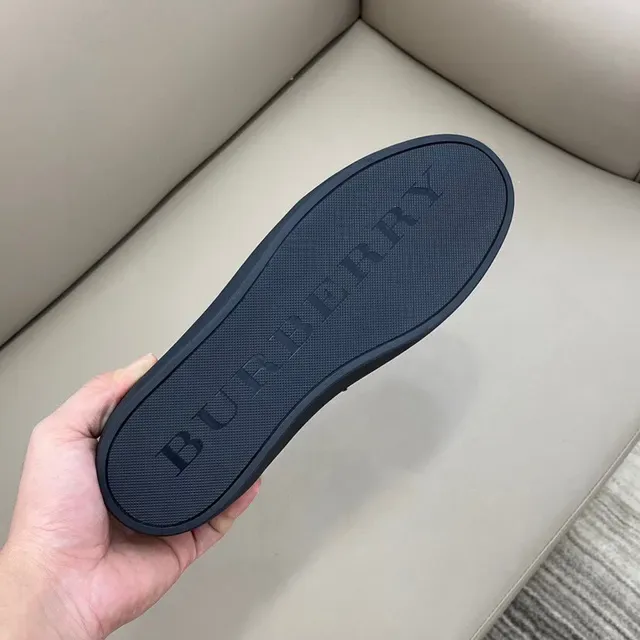 Burberry Knight Navy Multicolor House Check Painéis de couro com sobreposições Tênis Lifestyle 2