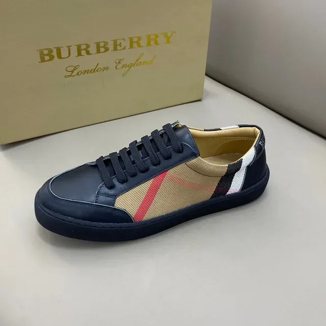 Burberry Knight Navy Multicolor House Check Painéis de couro com sobreposições Tênis Lifestyle 5