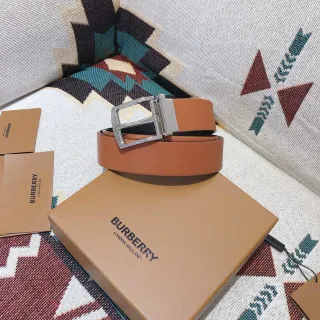 Burberry Knight उलटने योग्य भूरी और काली चमड़े की बेल्ट