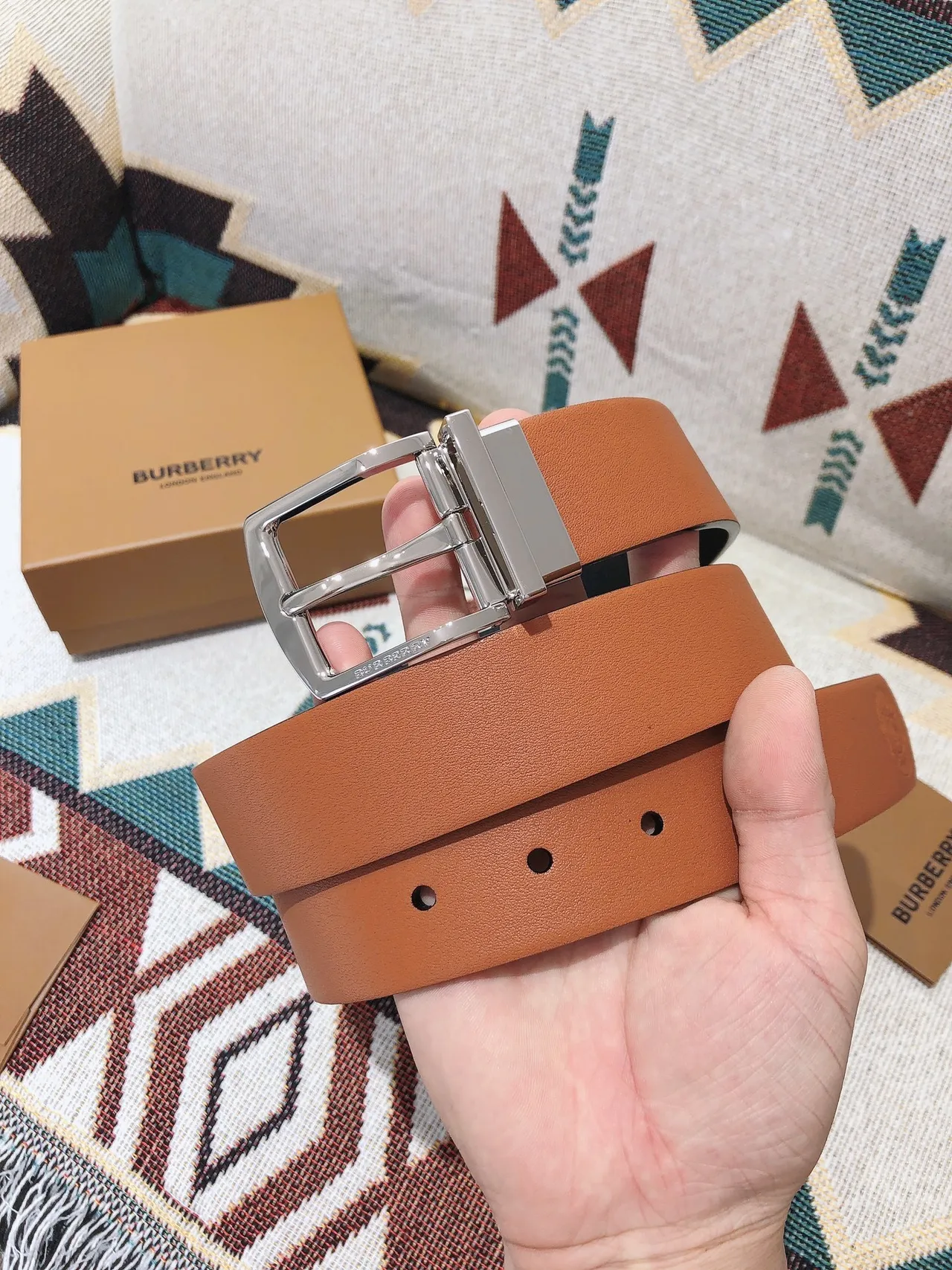 Burberry Knight Reversible Tan and Black Leather Belt 2