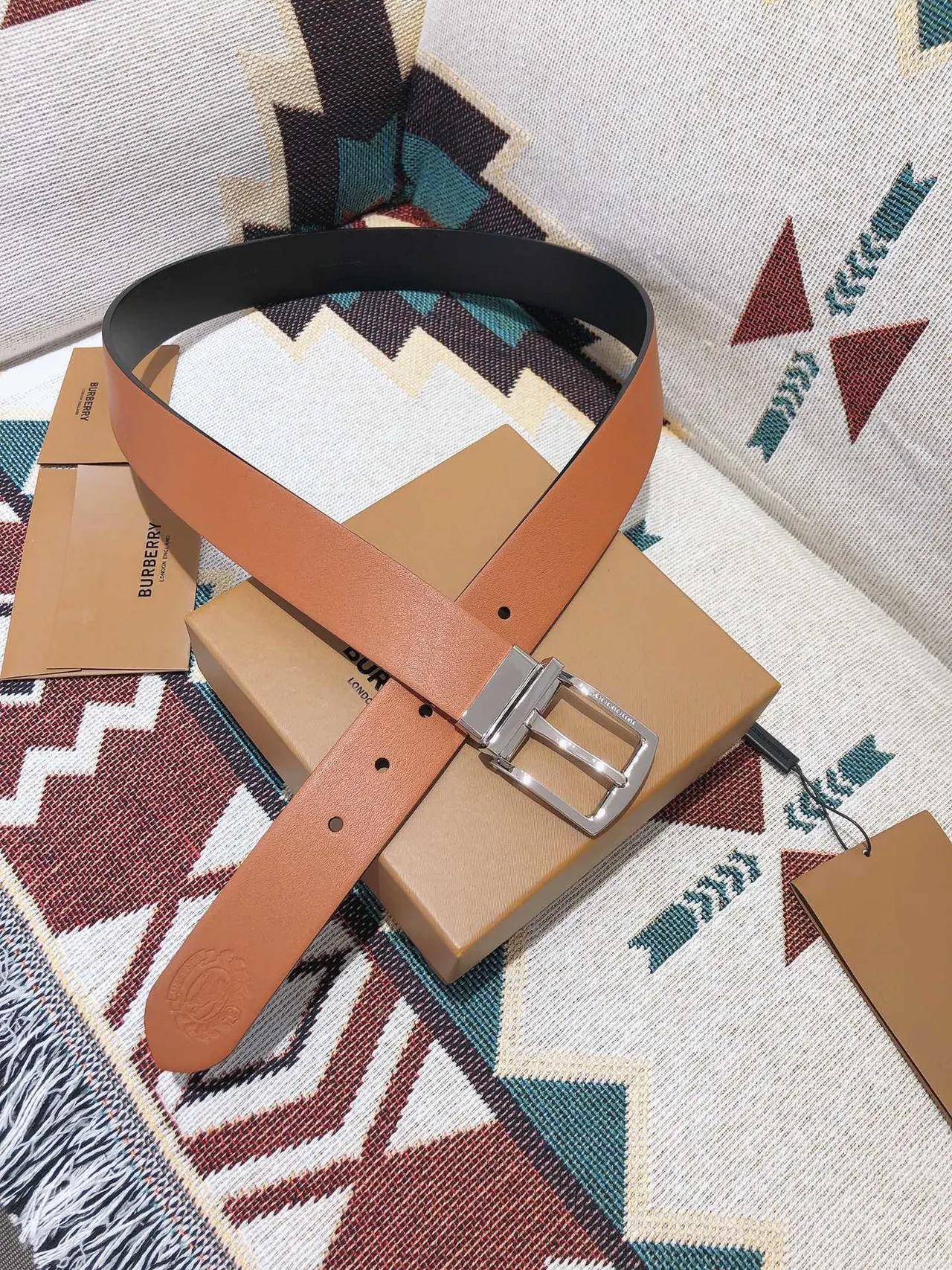 Burberry Knight Reversible Tan and Black Leather Belt 3