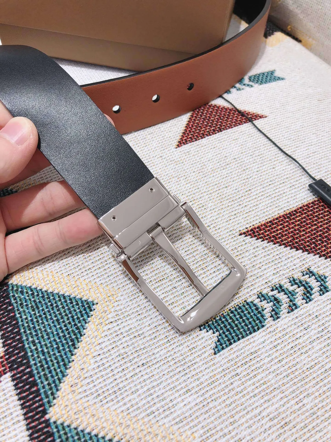 Burberry Knight Reversible Tan and Black Leather Belt 5