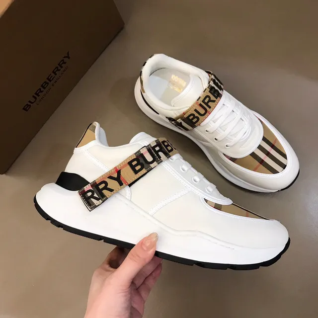 Burberry Lola Blanc Beige Semelle plateforme épaisse Détail sangle check maison Chaussures lifestyle 7