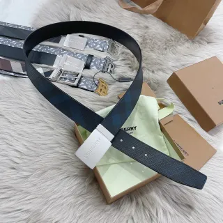 Burberry Navy Silver Plaid Pattern Engraved Buckle Leather Belt