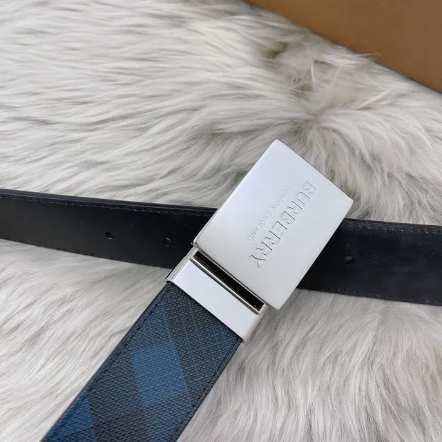 Burberry Navy Silver Plaid Pattern Engraved Buckle Leather Belt 7