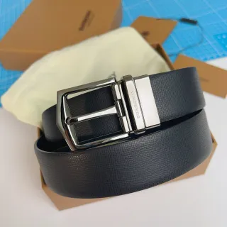 Burberry উল্টানো বাকেল টেক্সচার্ড চামড়ার বেল্ট
