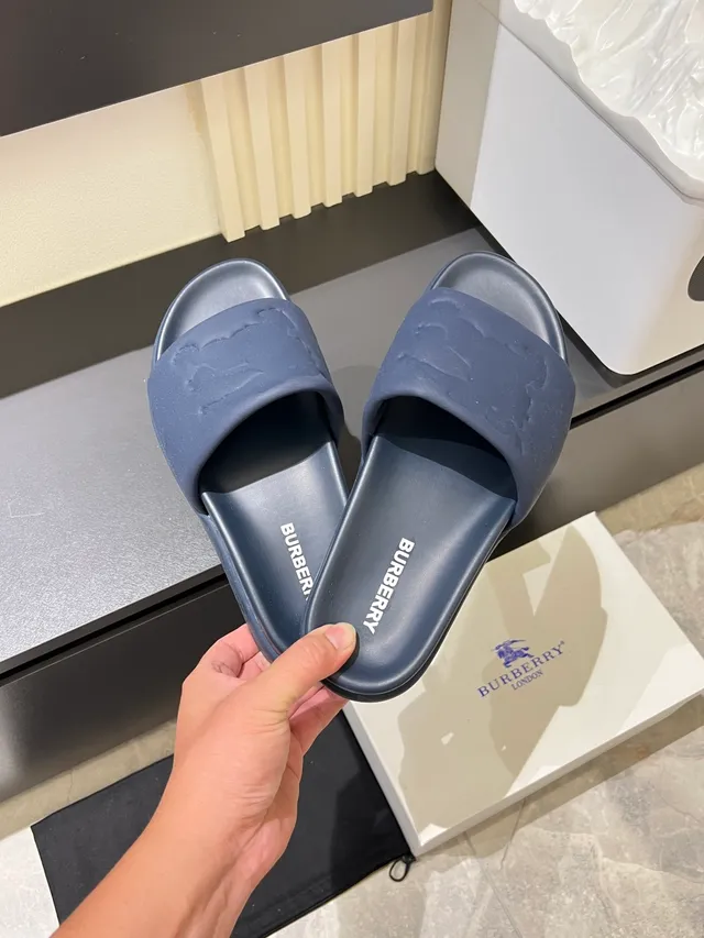 Burberry TB Logo Chinelos Brancos Moldados Monocromáticos Embossados Cinta 11