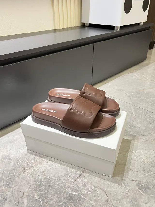 Burberry TB Logo Chinelos Brancos Moldados Monocromáticos Embossados Cinta 13