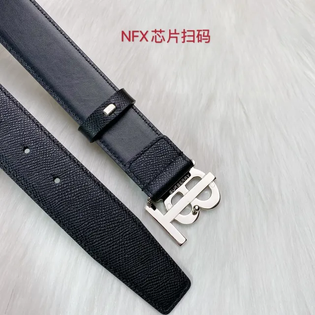 Burberry TB Monogram काले टेक्स्चर्ड लेदर बेल्ट 4