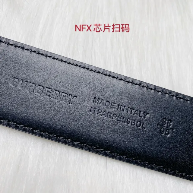 Burberry TB Monogram काले टेक्स्चर्ड लेदर बेल्ट 5