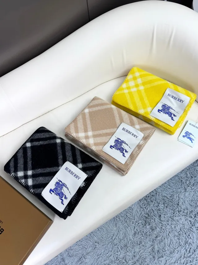 Burberry Écharpe de Cachemire Jaune et Crème à carreaux 4