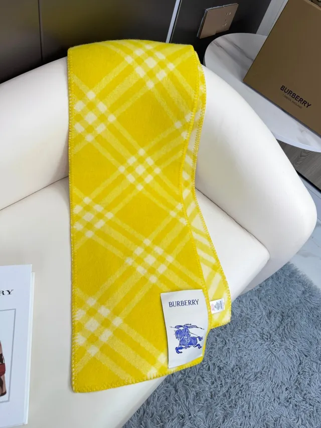 Burberry Écharpe de Cachemire Jaune et Crème à carreaux 6