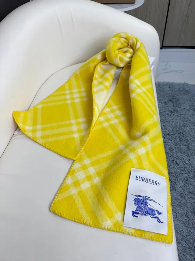 Burberry Écharpe de Cachemire Jaune et Crème à carreaux 7