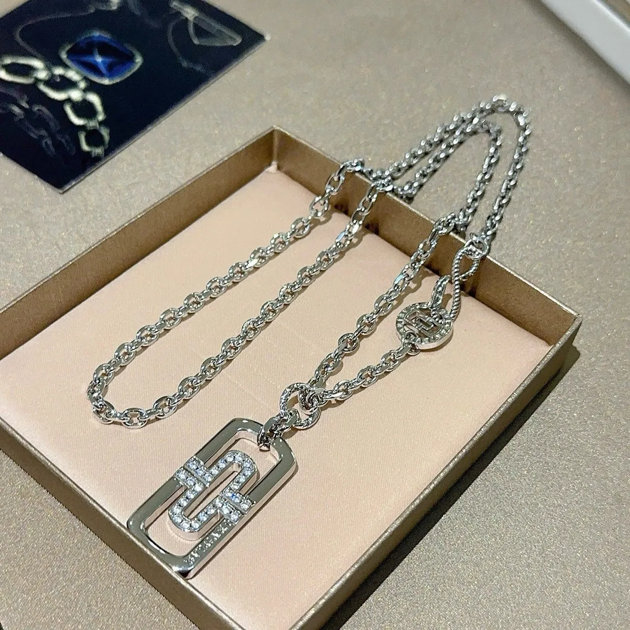 Bvlgari B.zero1 Geométrico Pavé de Plata Collar 3
