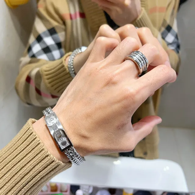 Bvlgari B.zero1 Multi-Band Pavé Diamond Ring 4