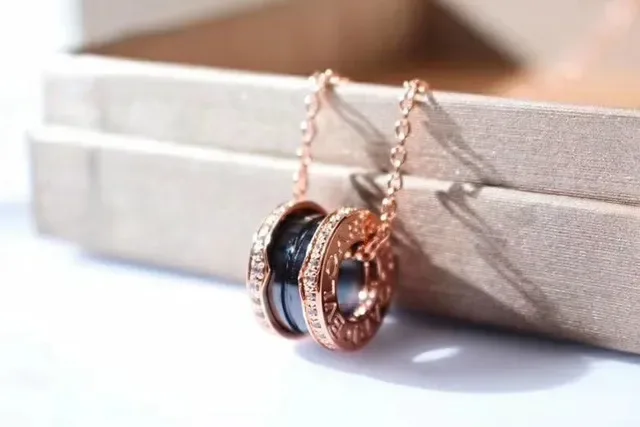 Bvlgari B.zero1 Collier Or Rose Céramique Noire Diamants Pavé 3