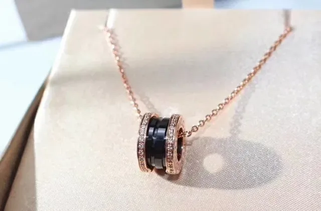 Bvlgari B.zero1 Collier Or Rose Céramique Noire Diamants Pavé 4