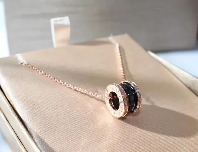 Bvlgari B.zero1 Collier Or Rose Céramique Noire Diamants Pavé 5