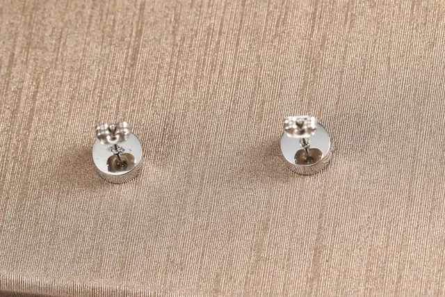Bvlgari Bulgari أقراط ستود ذهبي فضي إطار أسطواني منحور نطاق 4