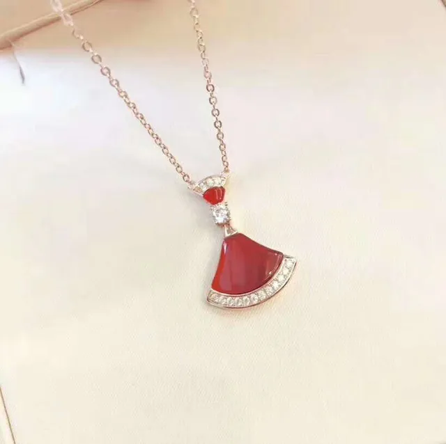 Bvlgari Divas’ Dream قلادة مروحة حمراء 2