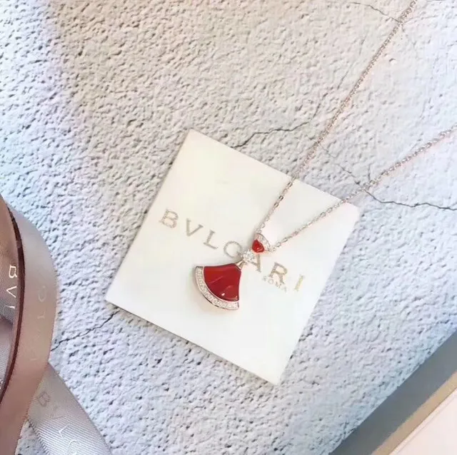 Bvlgari Divas’ Dream قلادة مروحة حمراء 3