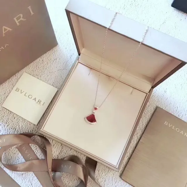 Bvlgari Divas’ Dream قلادة مروحة حمراء 4