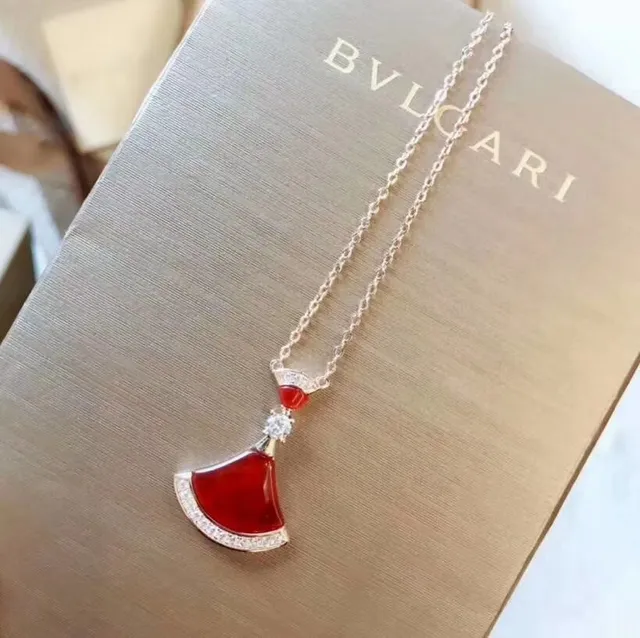 Bvlgari Divas’ Dream قلادة مروحة حمراء 5